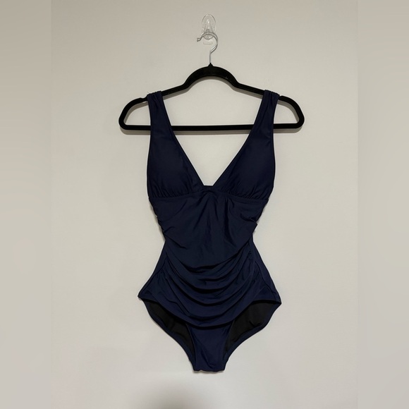 J. Crew Navy Ruched Femme One Piece Swimsuit Size 6 Classic Beach Resort - Picture 1 of 9